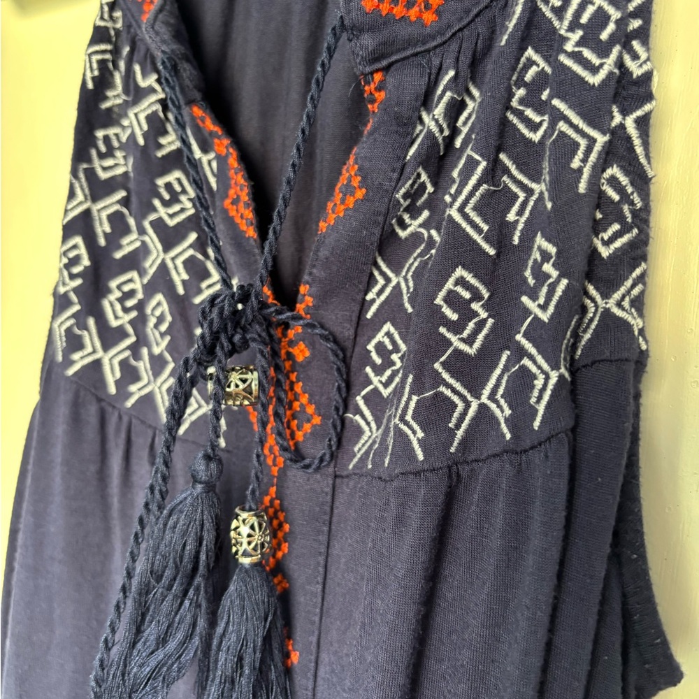 Navy and Orange Sleeveless Top with Geometric Pattern - Picture 5 of 7